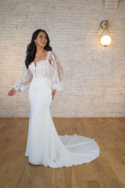 Detachable sleeve wedding dress for plus size bride