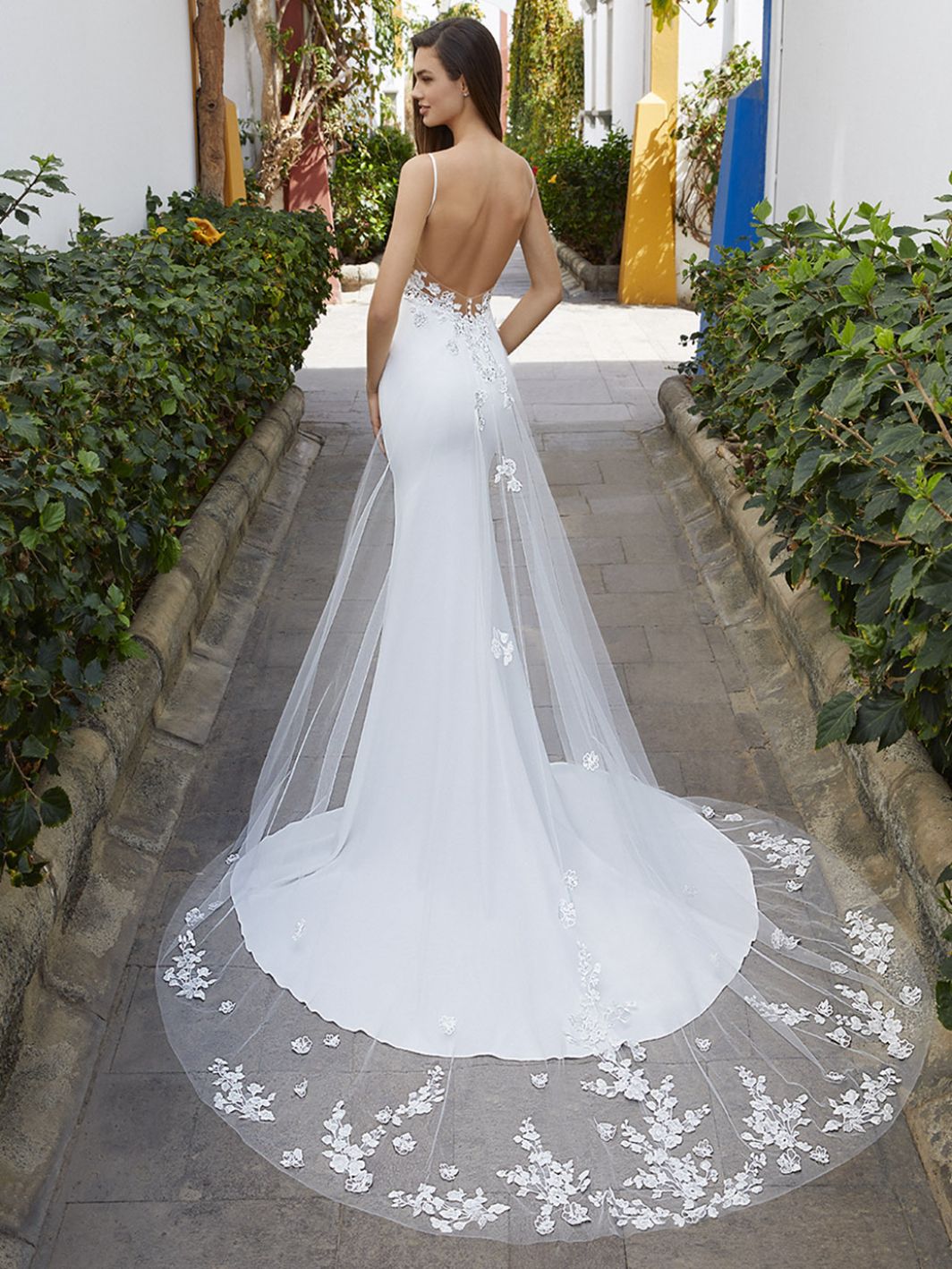 Belle by Enzoani – Pearls Lace