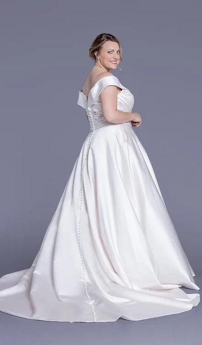 curvy bride wedding dress