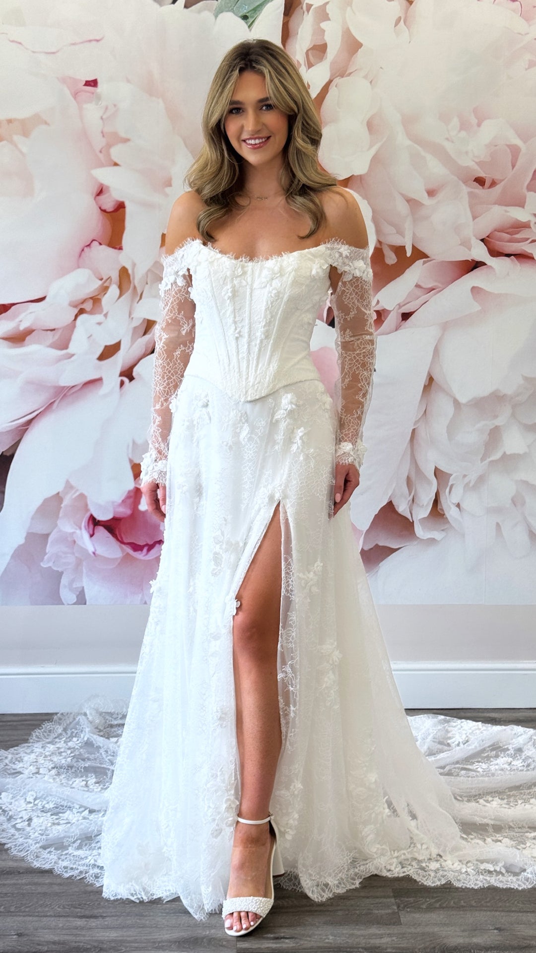 Wedding Dresses with Sleeves Pearls & Lace Wedding Dresses with Sleeves Pearls & Lace