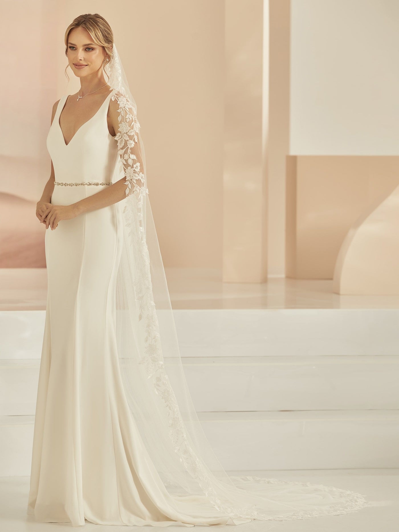 Lace edge veil S408