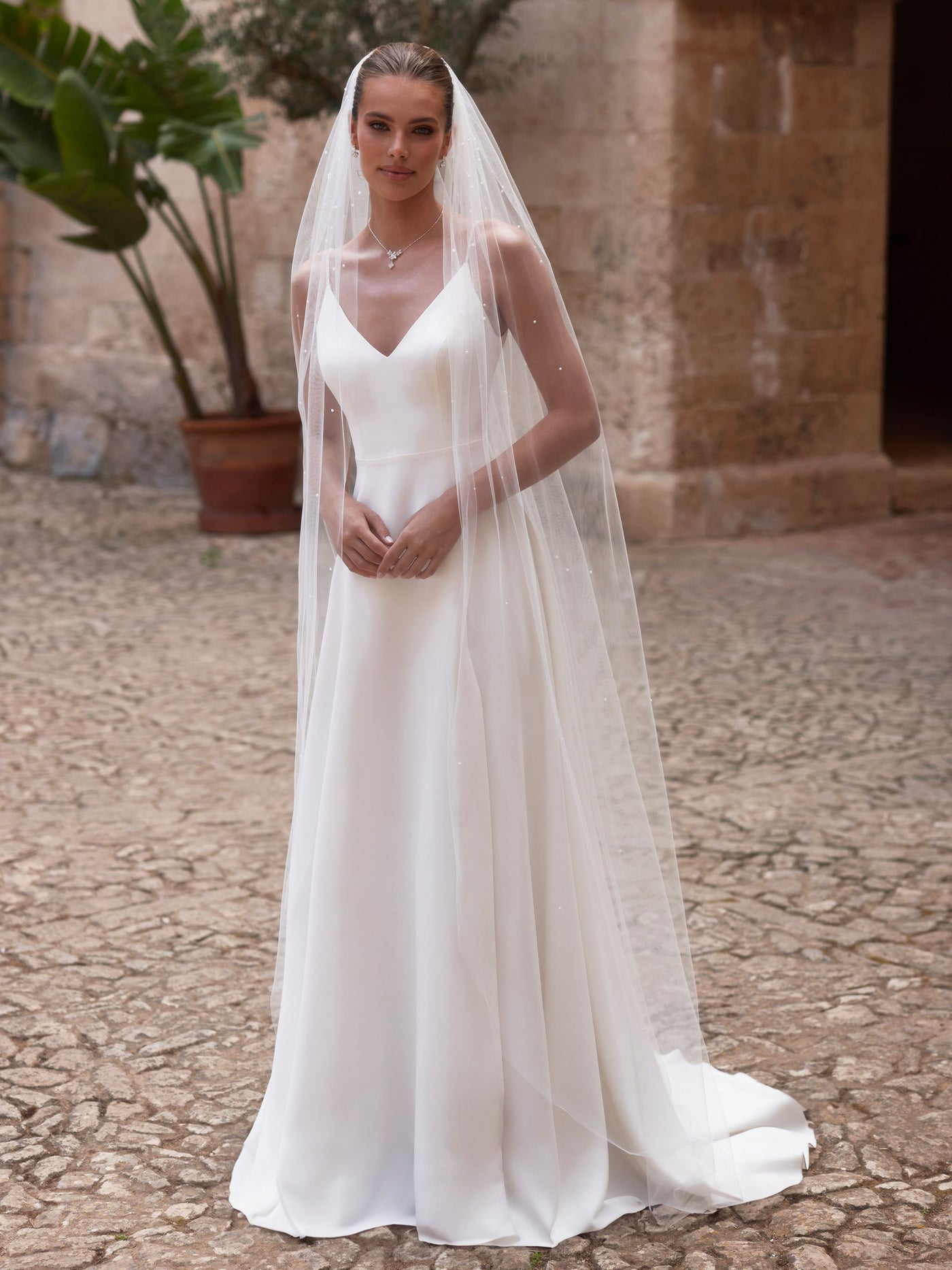 Ava Simple Ivory Veil with pearl scatter 200cm