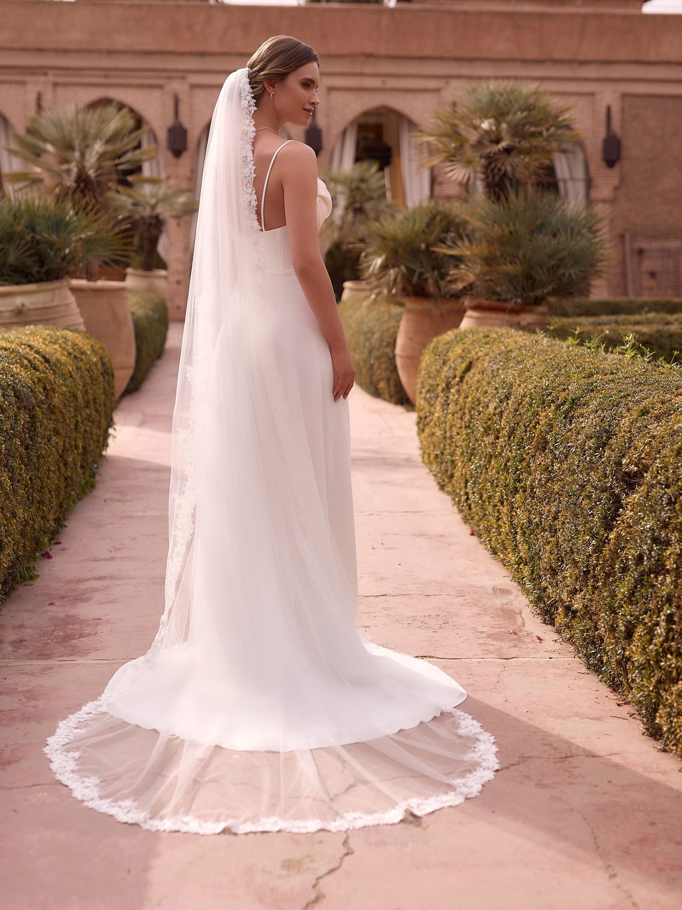 Caitlyn Ivory Veil S535