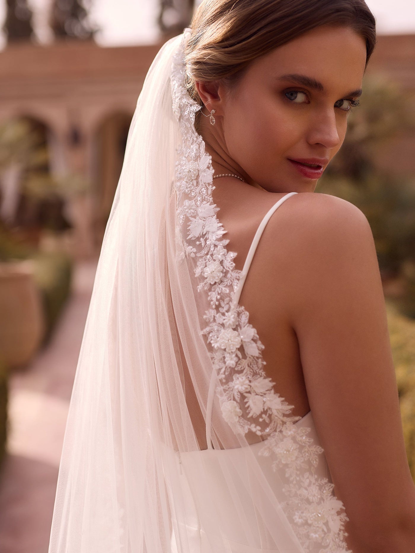 Caitlyn Ivory Veil S535