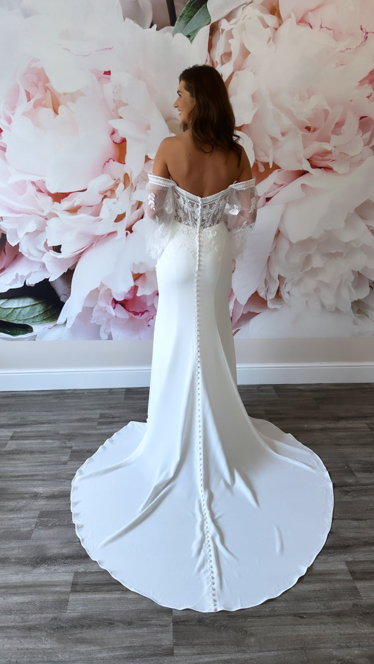long sleeve wedding dress for plus size bride
