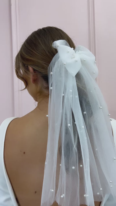 Hen Party Pearl Bow Veil