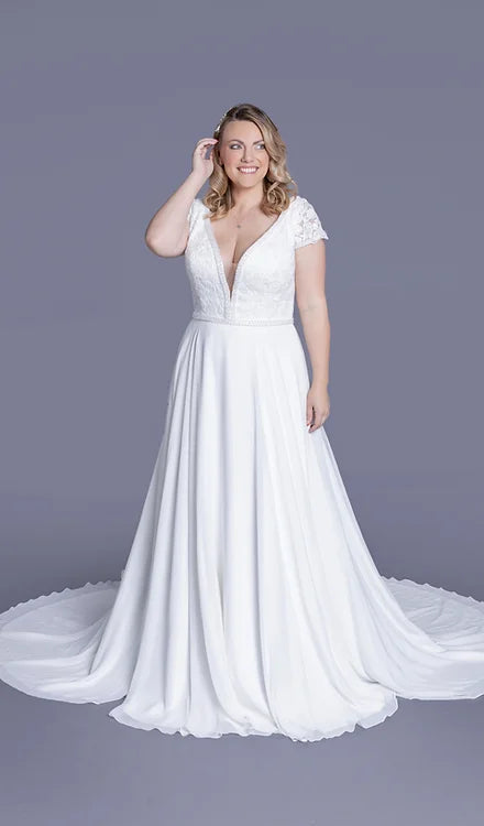 Plus size Wedding dress with sleeves