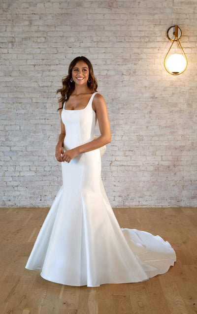 Square neck simple wedding dress for plus size bride