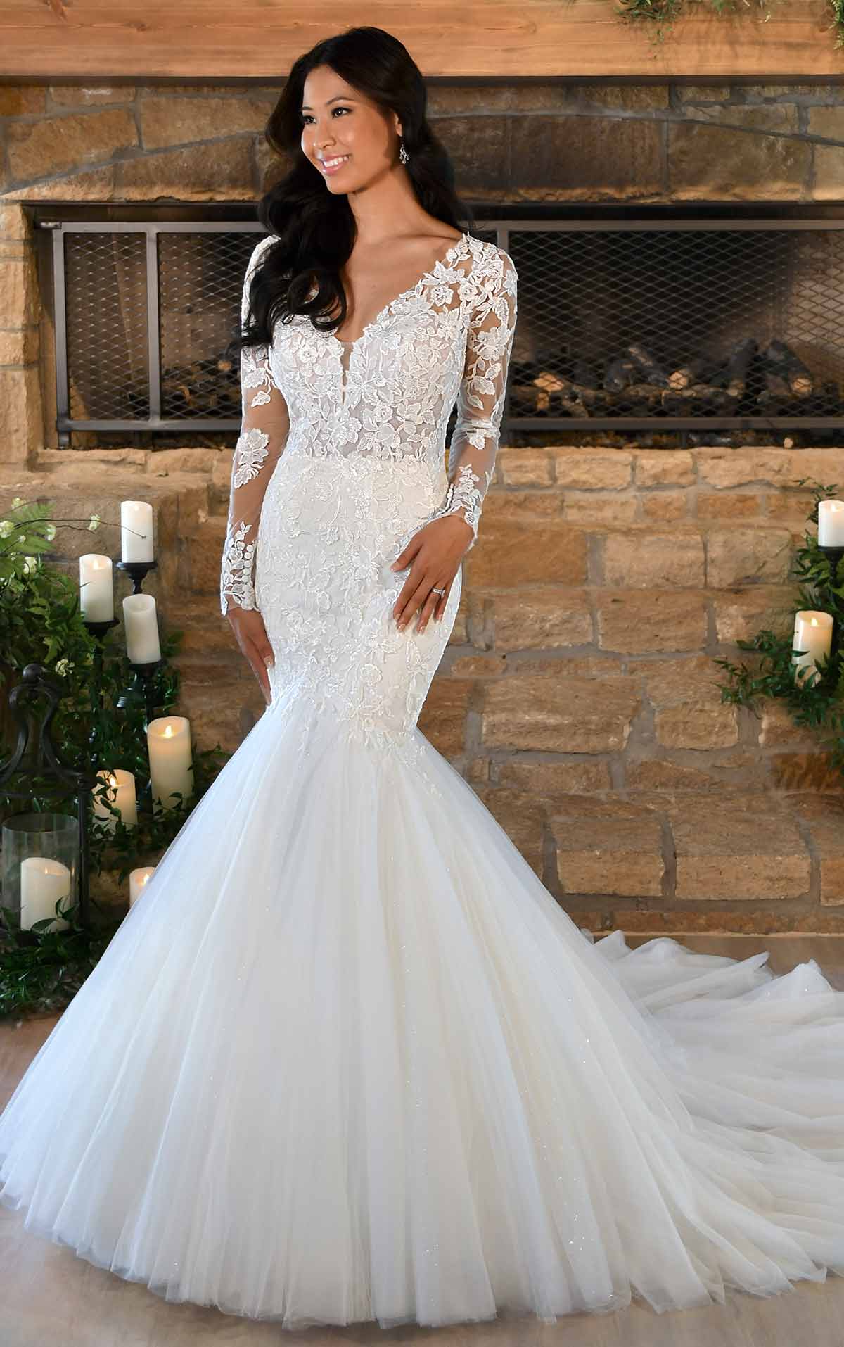Classic fishtail wedding dress with floral lace 