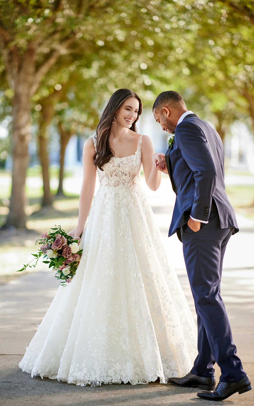 Stunning Lace Wedding Dress with Tulle Skirt Designer dress for less