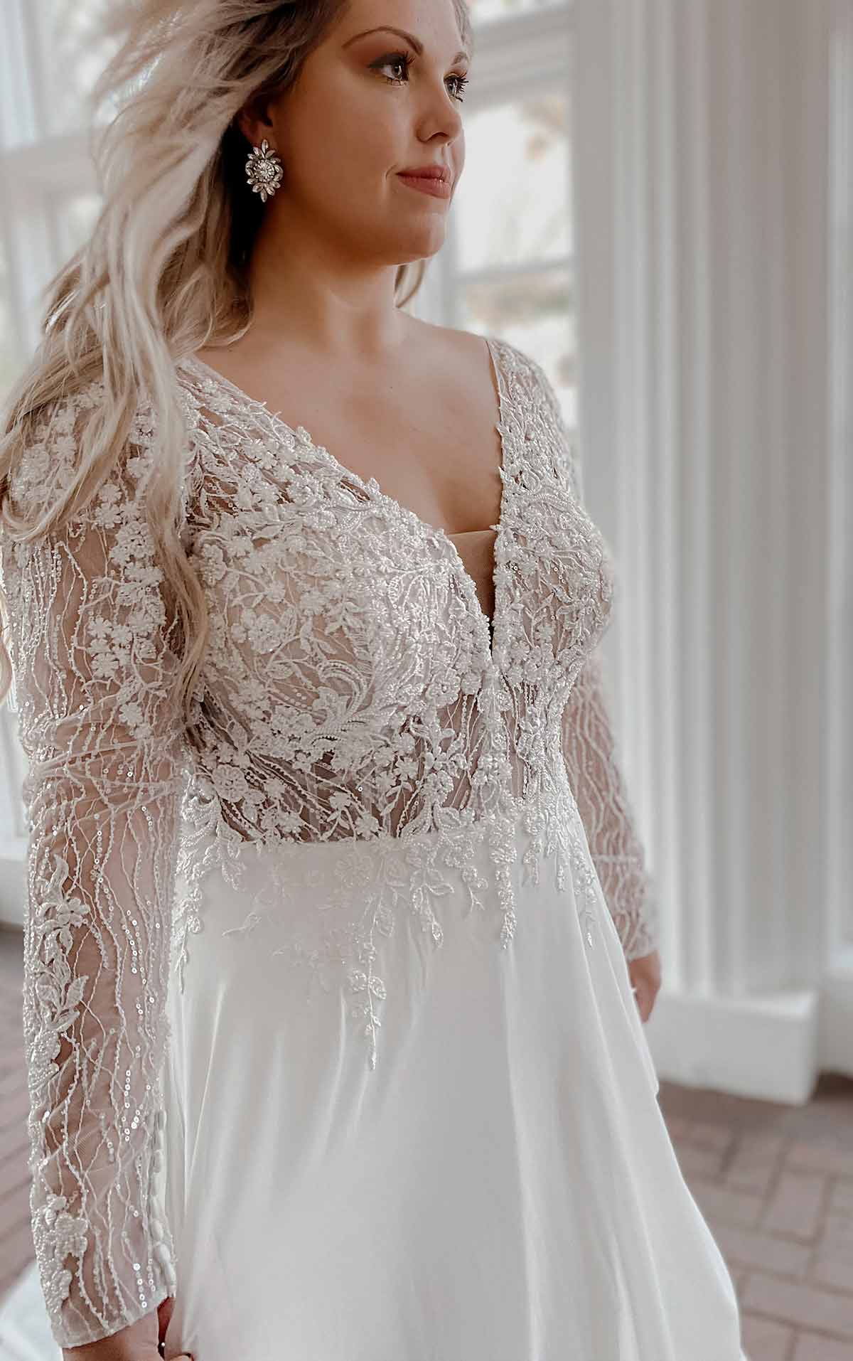 Long Sleeved Lace Wedding Dress Plus Size