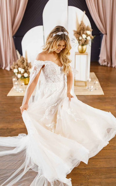 Plus Size Wedding Dress with detachable sleeves