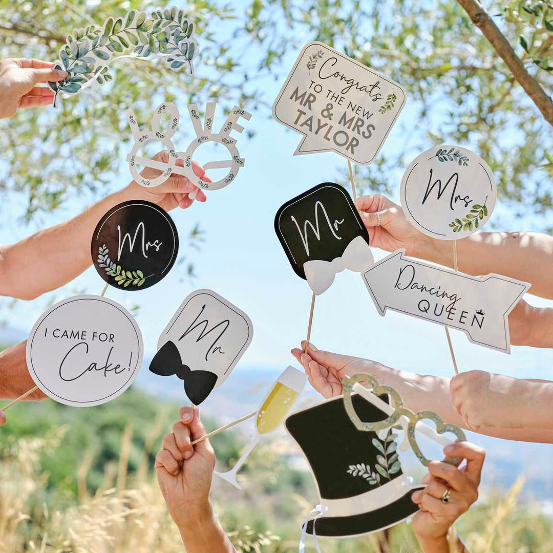 Hand Props Examples Wedding picture props | Honestweddingadvice.com